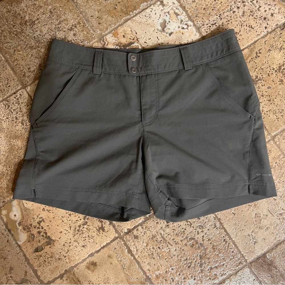 Columbia Gray Omni-Shade Titanium Women's Size 10 Shorts